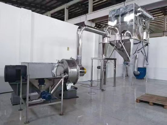 300目玻璃陶瓷用鋰輝石粉磨粉用什么機(jī)器？